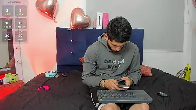 Ari_and_loggan webcam