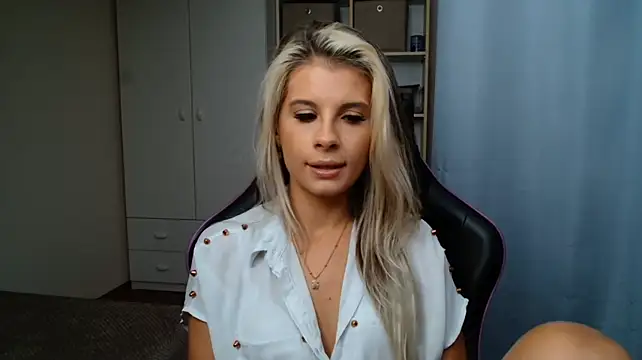 KristineGlow webcam
