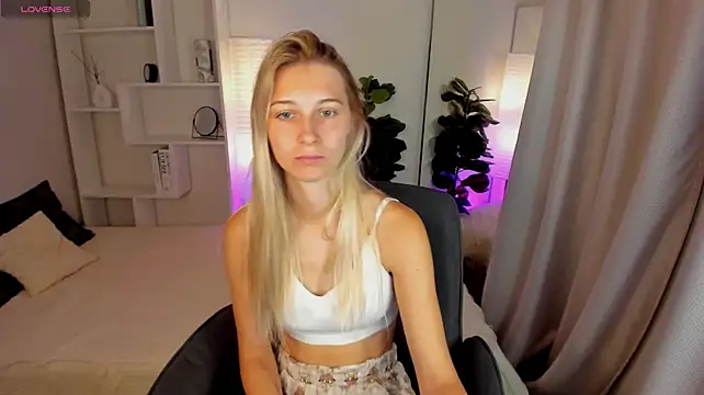 LauraPurr webcam