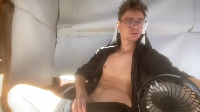 HotGentleman_3003 live cam on StripChat
