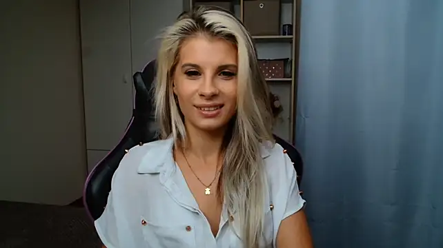 KristineGlow webcam