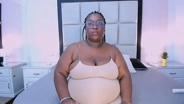 TreisyVixen webcam