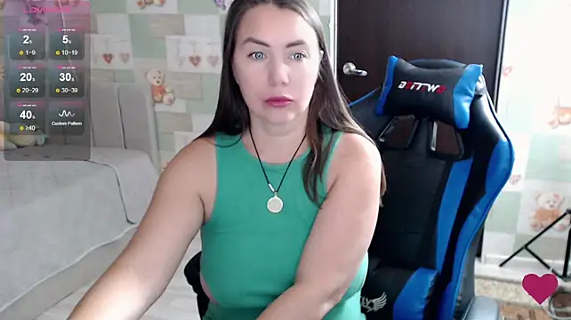 Korolek12 live cam on StripChat