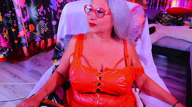 YOUR_MATURE_FANTASY webcam