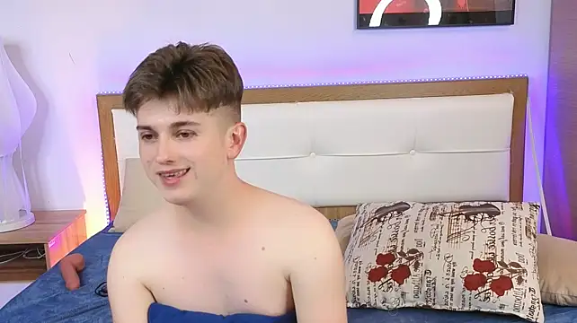 Miless_Cooper webcam