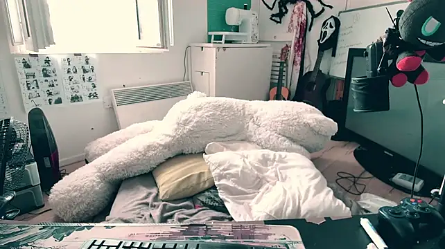 CeriseLapine live sex cam