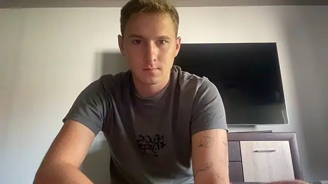 its_johnny_xo live cam on StripChat