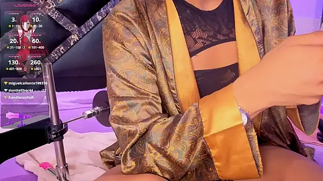 housegirl_bigcock webcam