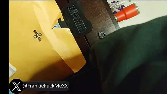 FrankieFuckMeXX webcam