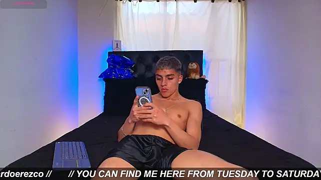 James1Leee webcam