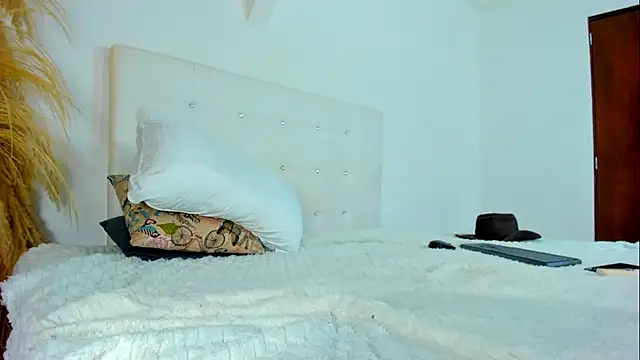 APRILL_FOXX webcam