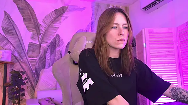 DamnWitchh webcam