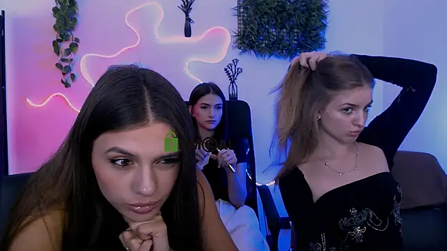 lisa_dark_ webcam