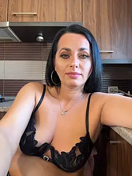 Hotmomcheckk_ webcam