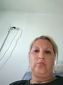 Divineblond webcam