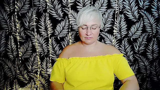 Olivia_playful webcam