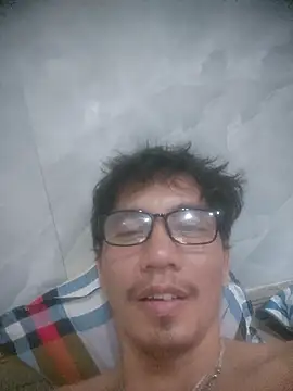 traiwe06 live cam on StripChat