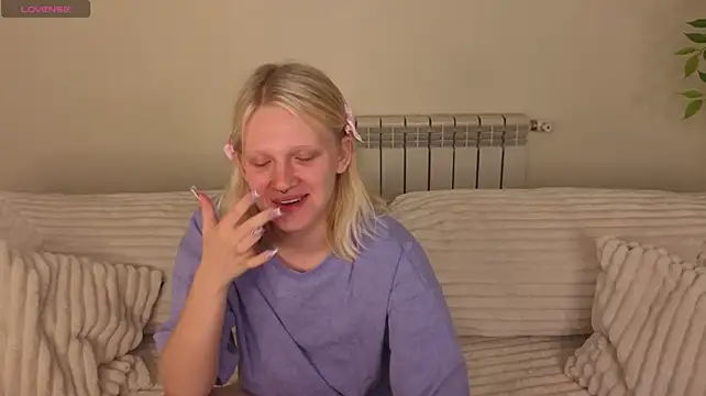 Lilly_Jhonass momentopname van live room op Stripchat