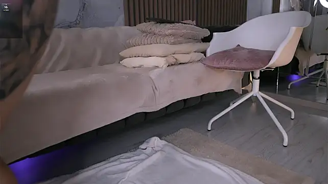 VivianeEtoile dirty talk squirt show