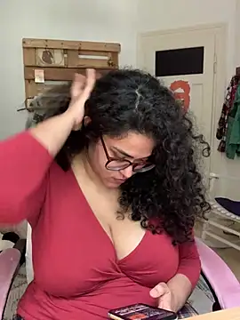 Curvydesifromgermany webcam