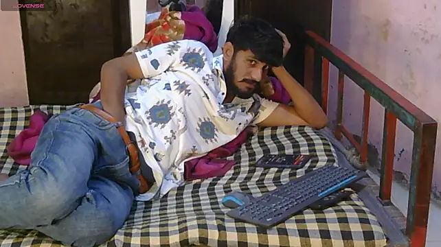 HotXKrish live Stripchat room