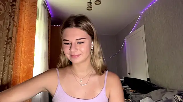 HoneysPiee webcam