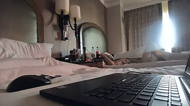 J-Dubb live cam room