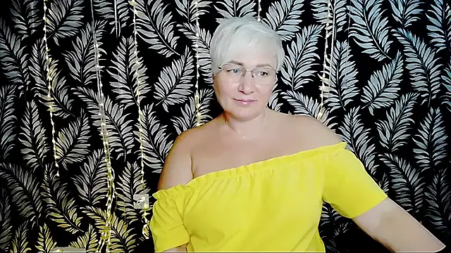 Olivia_playful webcam