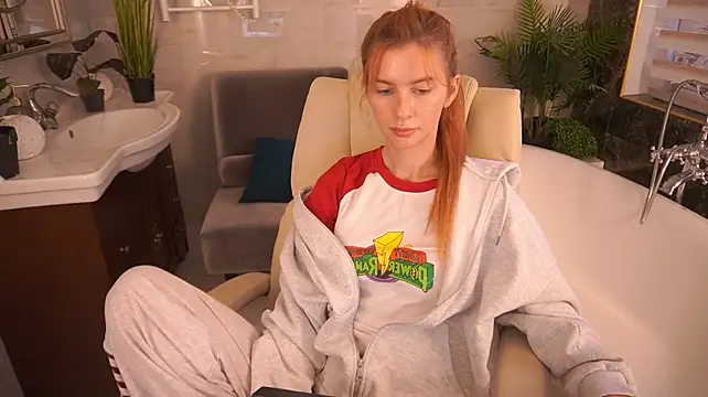 Nicol_Moonn webcam