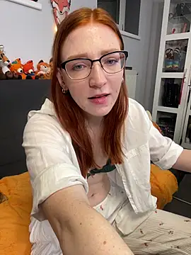 FinaFoxy live cam on StripChat