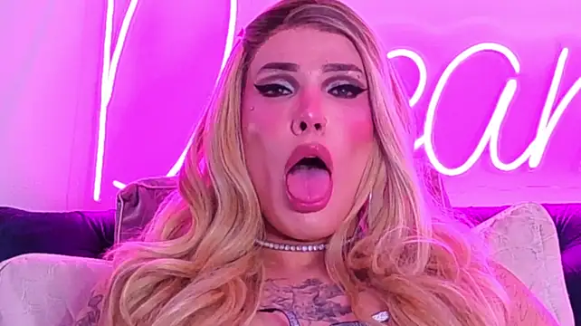 Bimbo_sofi live cam on StripChat