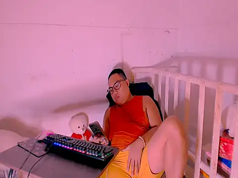hardking_69 (M young) - PLEASE HELP ME CUM I'M SO HORNY