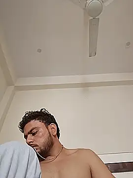 Realcumshow webcam