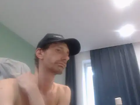 iLoveElusiveCats webcam