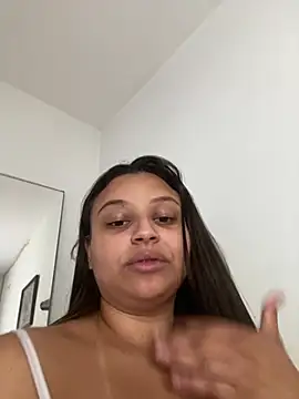 julia_moreira webcam