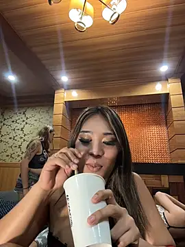 hugecock_tamira webcam