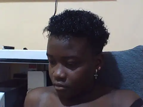 Pretty-Leaa webcam