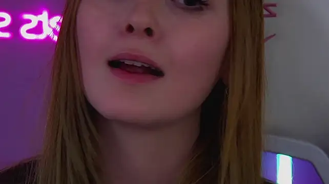 AgataFoxley webcam