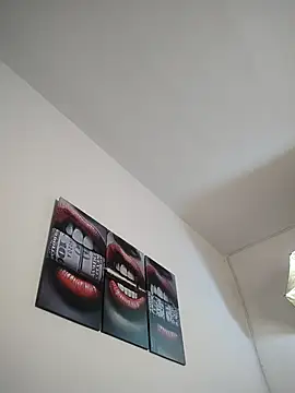 downsonMia webcam