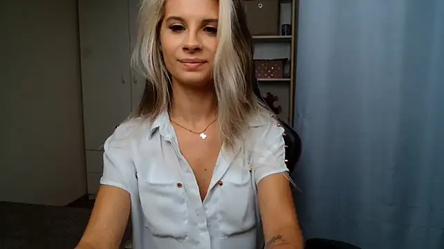 KristineGlow webcam