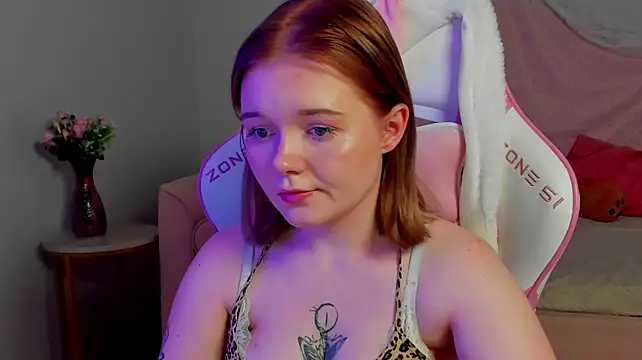ElinaVale webcam