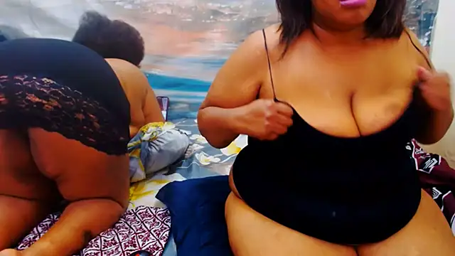 CURVYELEGANCExxx webcam