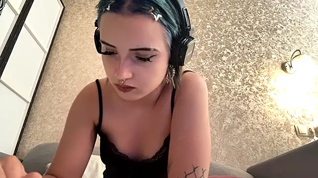 SharikaBabecki webcam