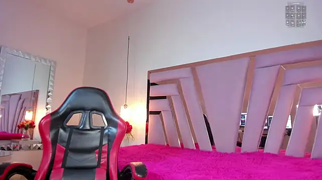 EmilyJhons__ webcam