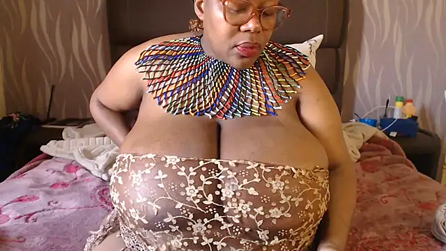 BoobsQueen46K webcam