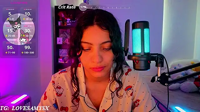 Lovelyamyy live cam on StripChat