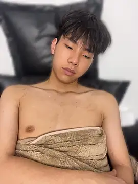 guoguo18 live cam on StripChat