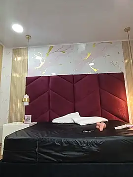 HannaRoussee live cam on StripChat