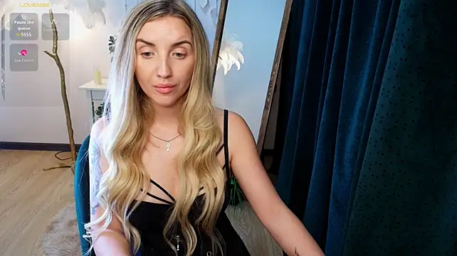 White_F0x live cam on StripChat