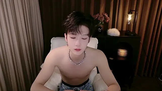 xiaohuihui-1012 live cam on StripChat